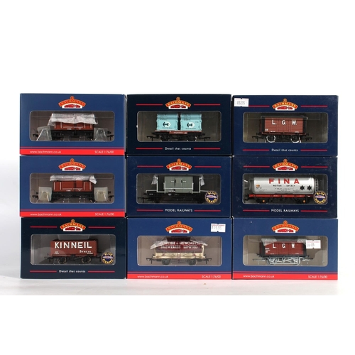 1013 - Bachmann Branchline OO gauge model railways to include eighteen items of rolling stock 37075 7 plank...