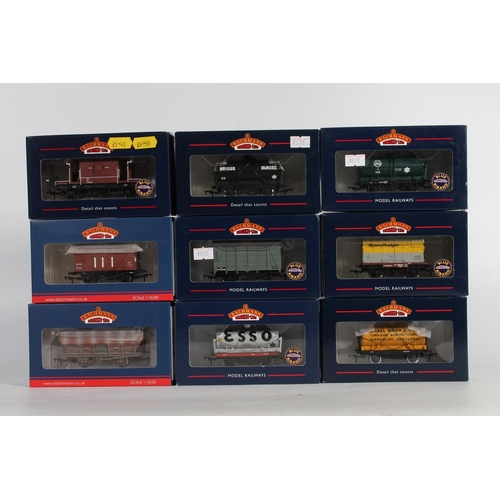 1013 - Bachmann Branchline OO gauge model railways to include eighteen items of rolling stock 37075 7 plank... 