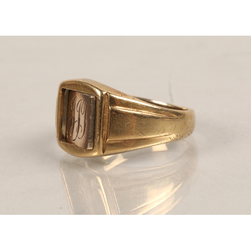 181 - Illegibly marked gold masonic spinner signet ring, ring size Q, 4.8g