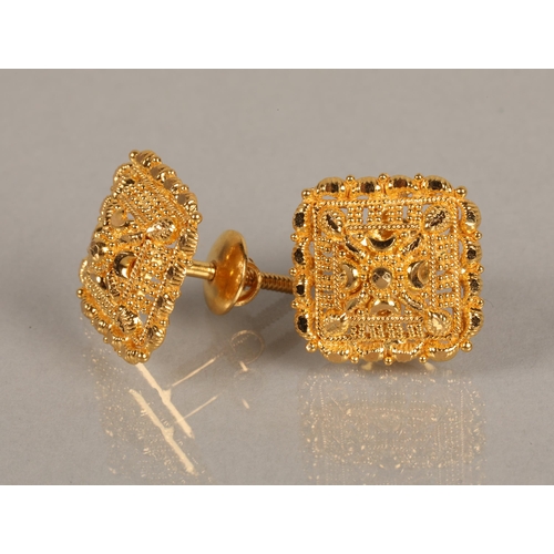 104 - 22k yellow gold pair of earrings, 5g