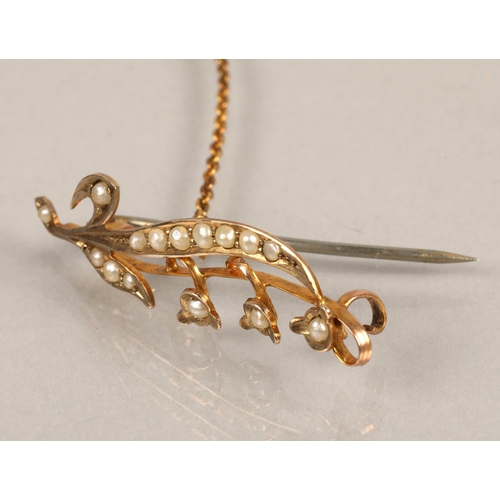 41 - 9k gold brooch set with seed pearls, 1.7g