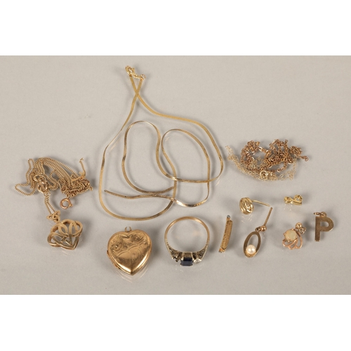 70 - Assorted 9k gold including heart shaped locket, Celtic knot pendant, letter P pendant, and other dam... 