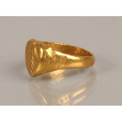 89 - High karat yellow gold heart design signet ring, 8.4g, ring size L