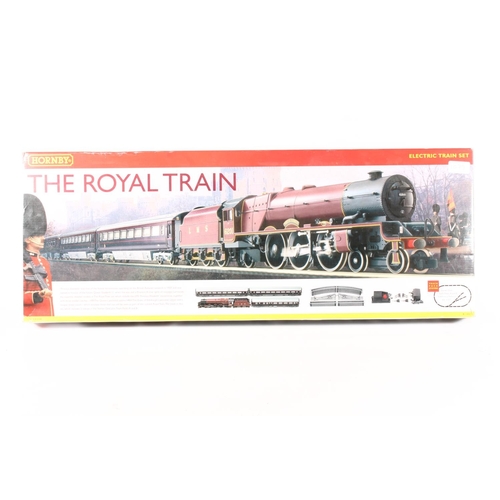 1079 - Hornby OO gauge model railways R1057 The Royal Train electric train set with 4-6-2 Princess Elizabet... 