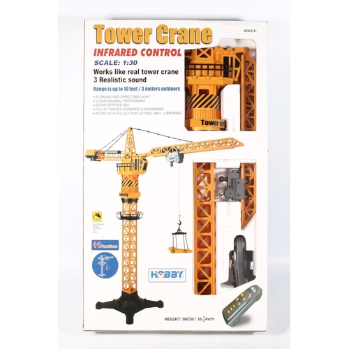 1127 - Hornby Engine 1:30 scale infrared controlled Tower Crane, 90cm tall when assembled, 11 functions, bo... 