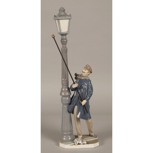 20 - Lladro figure, man standing by lamppost