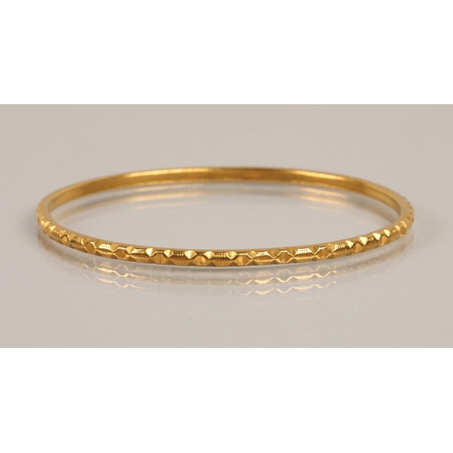 51 - High karat yellow gold bangle, 17.7g