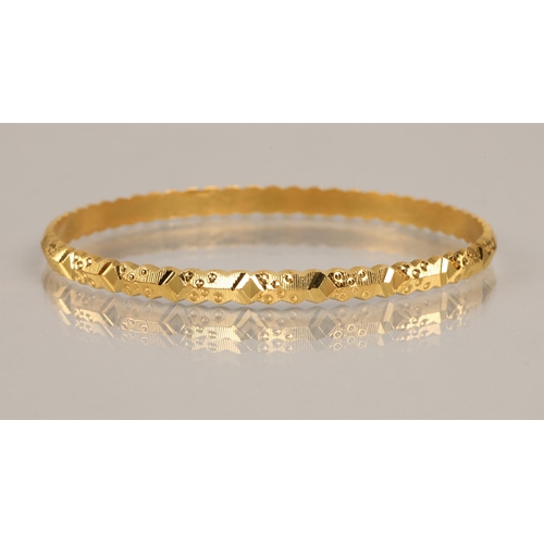 61 - High karat yellow gold bangle, 18.9g