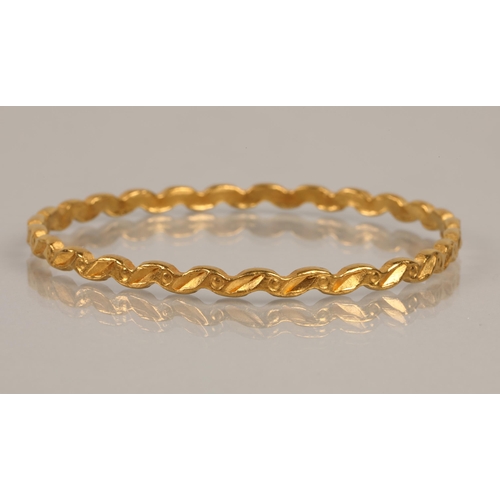 62 - High karat yellow gold bangle, 21g