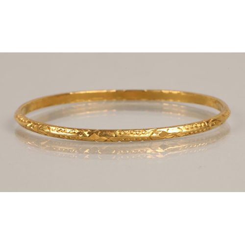 69 - High karat yellow gold bangle, 20.1g