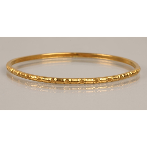 72 - High karat yellow gold bangle, 18g