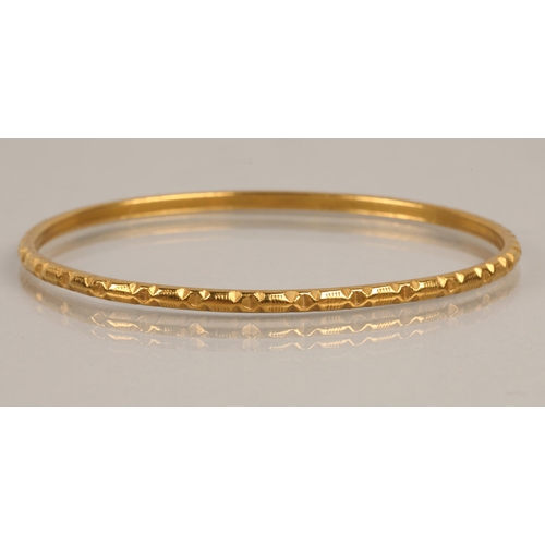 73 - High karat yellow gold bangle, 18.1g