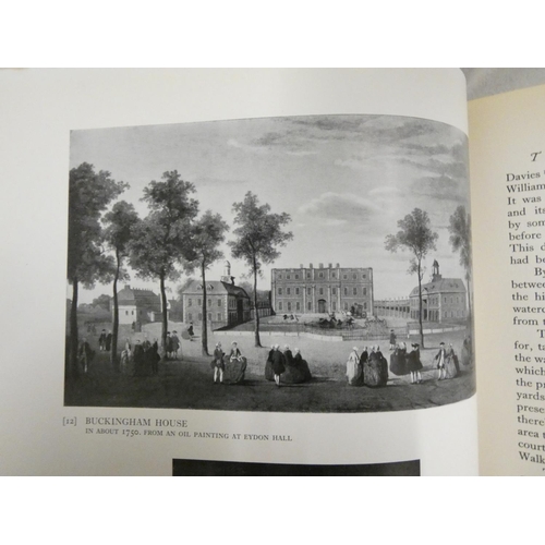 95 - CLIFFORD SMITH H. & HUSSEY C.  Buckingham Palace, Its Furniture, Decoration & Hist... 