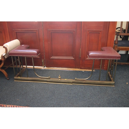 345 - 20thC brass and leather club fender, the burgundy seats on tubular supports and shaped frame, max W1... 