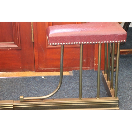 345 - 20thC brass and leather club fender, the burgundy seats on tubular supports and shaped frame, max W1... 