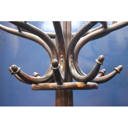 348 - Early 20thC bentwood coat and hat stand, ribbed finial over shaped hooks, shaped column leading to d... 