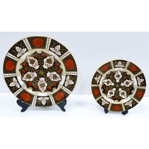 12 - Five matching Abbeydale 'Chrysanthemum' Imari-coloured cabinet plates in the manner of Royal Crown D... 