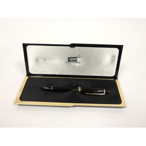 39 - Mont Blanc fountain pen, 14ct gold nib, in presentation case.