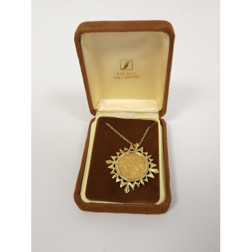 41 - Sovereign, 1910 in gold detachable 9ct pendant mount, with necklet. 16.8g