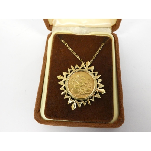 41 - Sovereign, 1910 in gold detachable 9ct pendant mount, with necklet. 16.8g