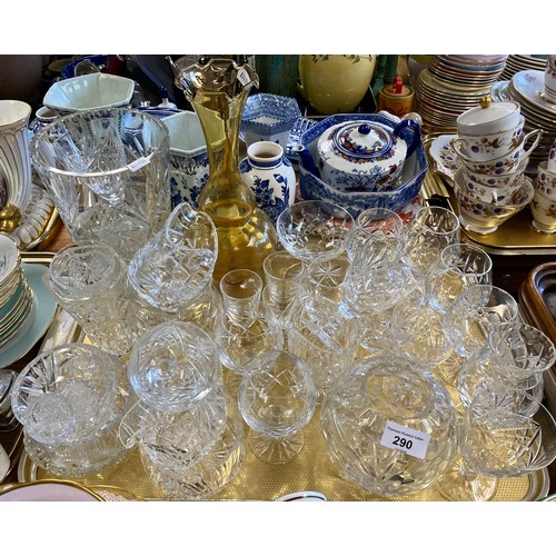 290 - Collection of glassware to include jugs, vases and drinking glasses