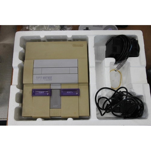 1212 - Super Nintendo Entertainment System Control Set U.S version with Superscope Gun and game, boxed cont... 