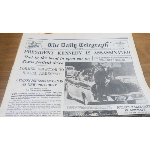 127 - The Daily Telegraph History of the Second World War reproduction newspapers, other pamphlets to incl... 