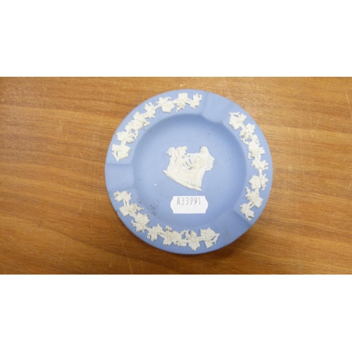 131 - Collection of blue and white 'Willow' pattern dinnerwares, Honiton Pottery posy ring, Buchan ware ju... 