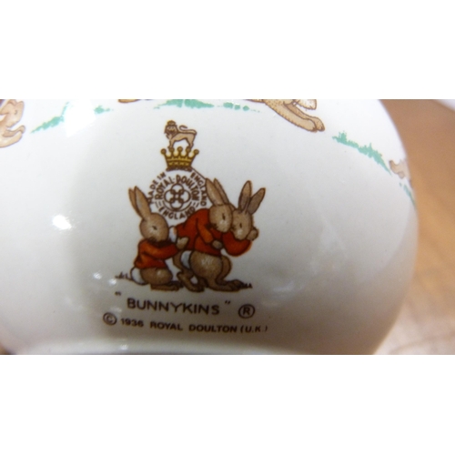 153 - Royal Doulton 'Battle of Hastings Bayeux Tapestry' jar and cover, also a Royal Doulton Bunnykins 'An... 