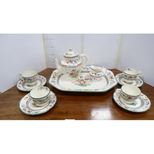 27 - Copeland Spode 'Chinese Rose' pattern tea and dinner service to include tureens, ashets, plates, bow... 