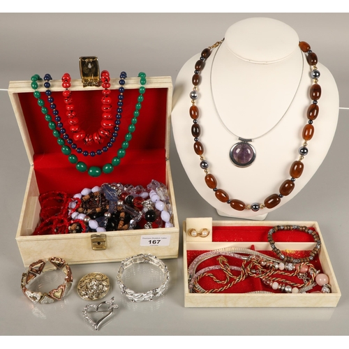 167 - Assorted vintage costume jewellery