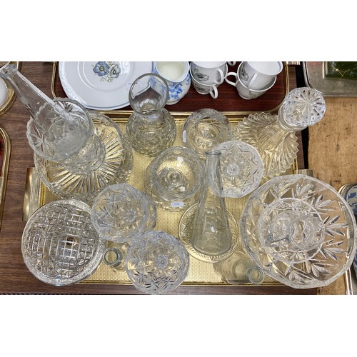 187 - Collection of glassware to include, bowls, vases, decanters.