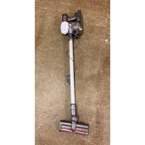 586 - Dyson V6 Cord-Free vacuum cleaner