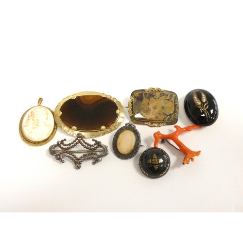 79 - Group of Georgian and later jewellery to include a silver mourning pendant, faceted steel brooch, mo... 