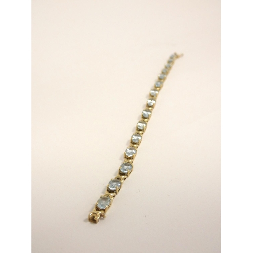 84 - 9ct gold and aquamarine tennis bracelet, length 21cm, 9g.