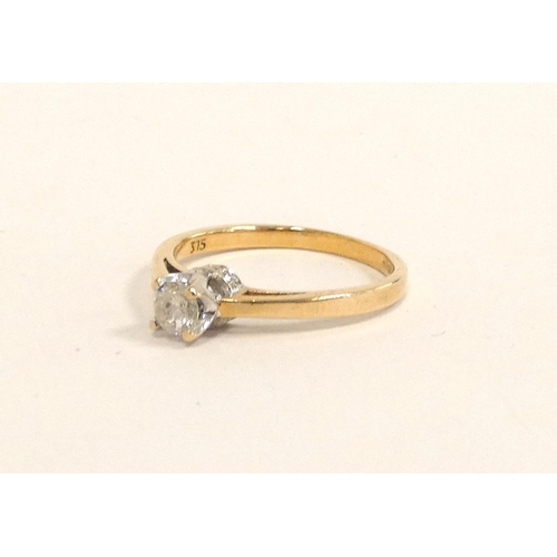 89 - Hallmarked 9ct gold diamond solitaire ring .25ct, size M. 1.8g.