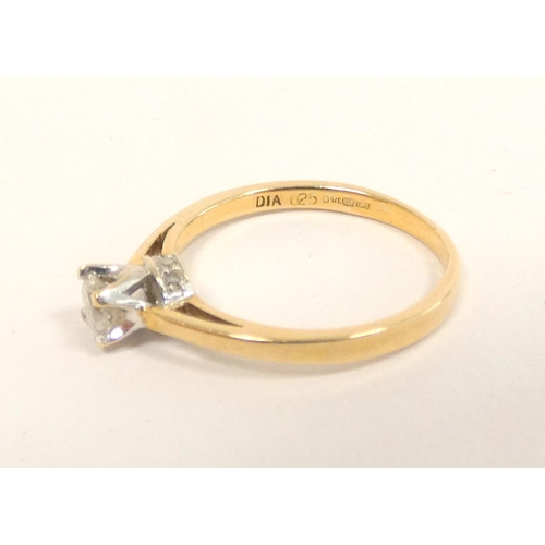 89 - Hallmarked 9ct gold diamond solitaire ring .25ct, size M. 1.8g.