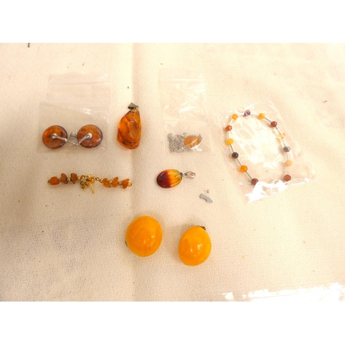 123 - Bag of amber jewellery to include earrings, necklaces, bracelet etc.