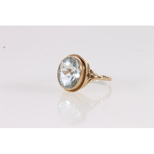 531 - 9ct gold ring set with oval aquamarine coloured stone, size O, 2.8g. 