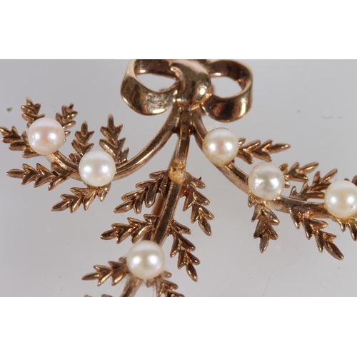 540 - 9ct gold ribbon and branch spray brooch set with seed pearls, 4.6g.