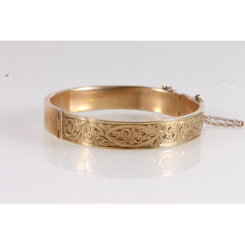 550 - Early 20thC 9ct gold half engraved bangle, internal W5.7cm, 15.1g.