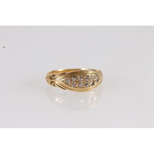 554 - Edwardian yellow metal and 10 stone diamond ring.