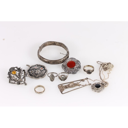 557 - Scottish silver jewellery incl. agate brooch, stag pendant with other white metal and costume jewell... 