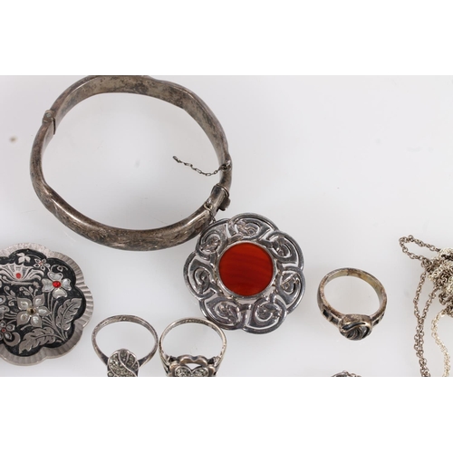 557 - Scottish silver jewellery incl. agate brooch, stag pendant with other white metal and costume jewell... 