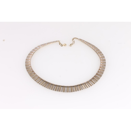 560 - Two tone silver fringe necklace, max L43cm.