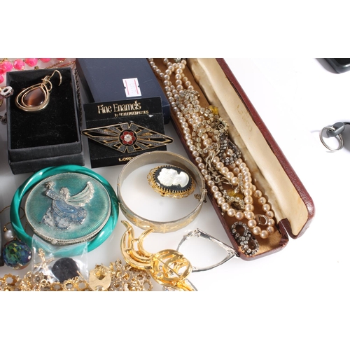 570 - Box of costume jewellery