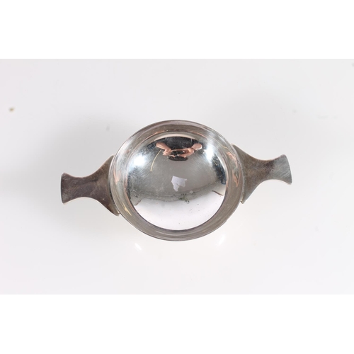 582 - Small silver quaich, Francis Howard Edinburgh 2000, 75g.