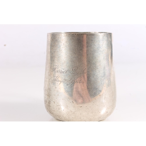 585 - Geo. VI silver christening cup, London 1943, 125g, H7.5cm.