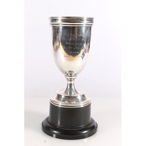 589 - Silver trophy cup for the 1st prize Beef carcass competition Ellon show 1961, hallmark London 1923, ... 