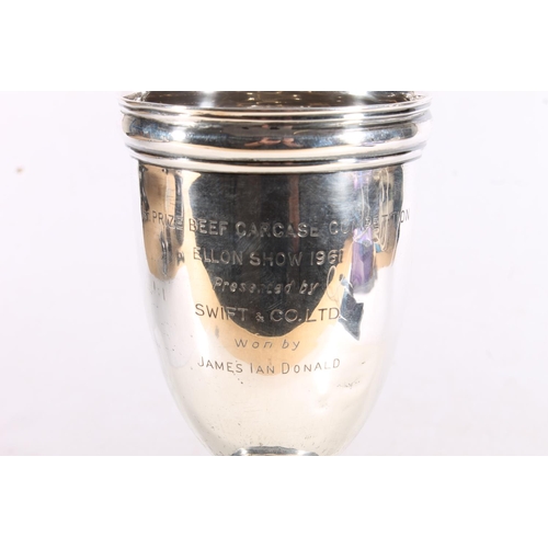 589 - Silver trophy cup for the 1st prize Beef carcass competition Ellon show 1961, hallmark London 1923, ... 